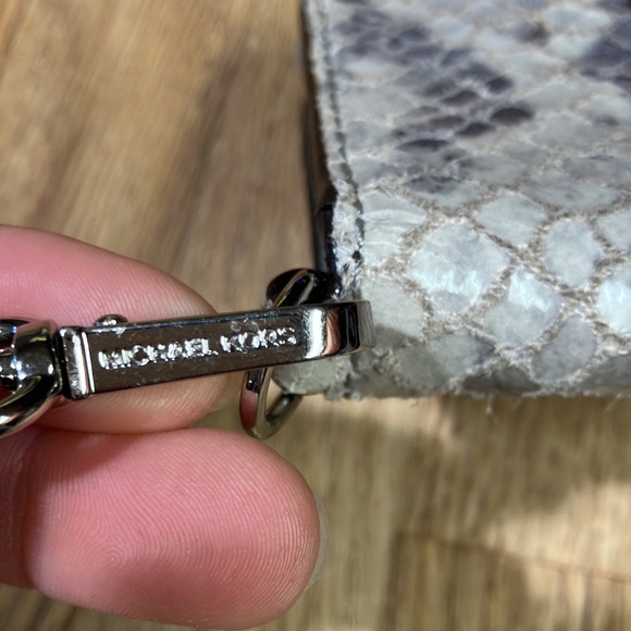 MICHAEL KORS GENUINE LEATHER GRAY SNAKE STYLE CARDS WALLET - Picture 3 of 10